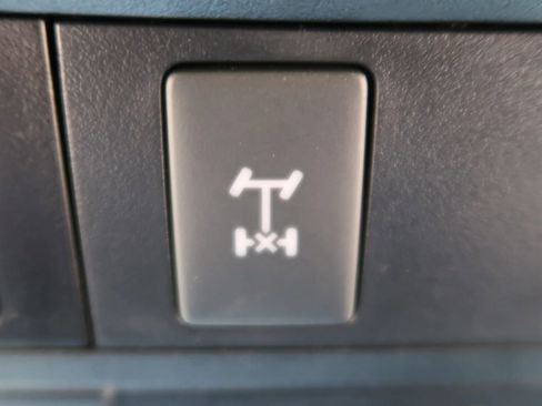 Used 2018 Toyota Tacoma TRD Off-Road w/ Technology Package RWD image 31