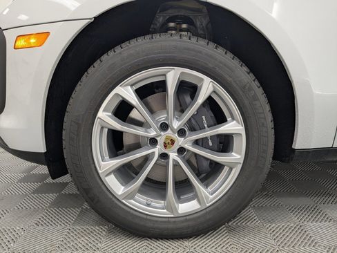 New 2026 Porsche Macan image 25