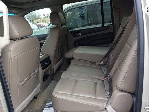 Used 2016 Chevrolet Suburban LT RWD image 6