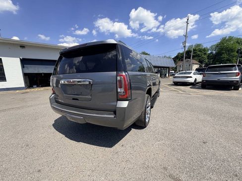 Used 2019 GMC Yukon XL Denali w/ Denali Ultimate Package AWD/4WD image 35
