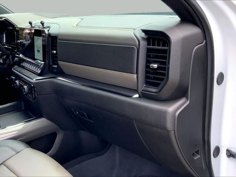 Used 2025 Chevrolet Silverado 2500 ZR2 w/ Technology Package AWD/4WD image 19