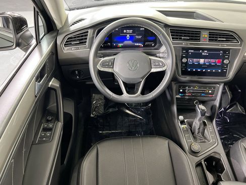 Used 2022 Volkswagen Tiguan SE image 22