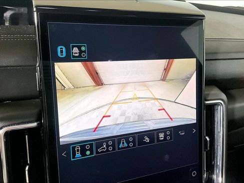 Used 2025 GMC Yukon Denali w/ Denali Reserve Package RWD image 17
