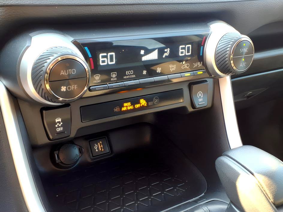 Used 2024 Toyota RAV4 XLE AWD/4WD image 19
