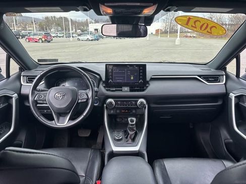 Used 2021 Toyota RAV4 SE w/ Weather & Moonroof Package image 23