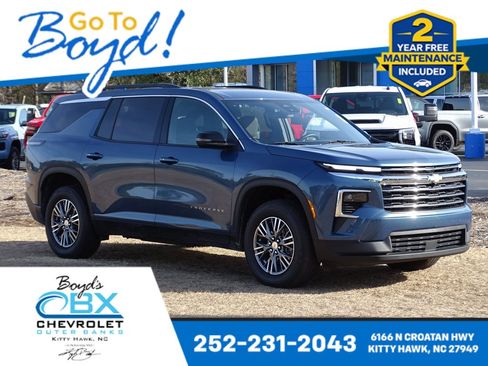 Used 2025 Chevrolet Traverse LT image 1