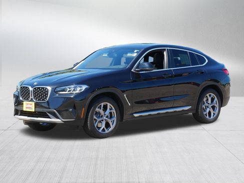 Used 2024 BMW X4 xDrive30i w/ Parking Assistance Package AWD/4WD image 3