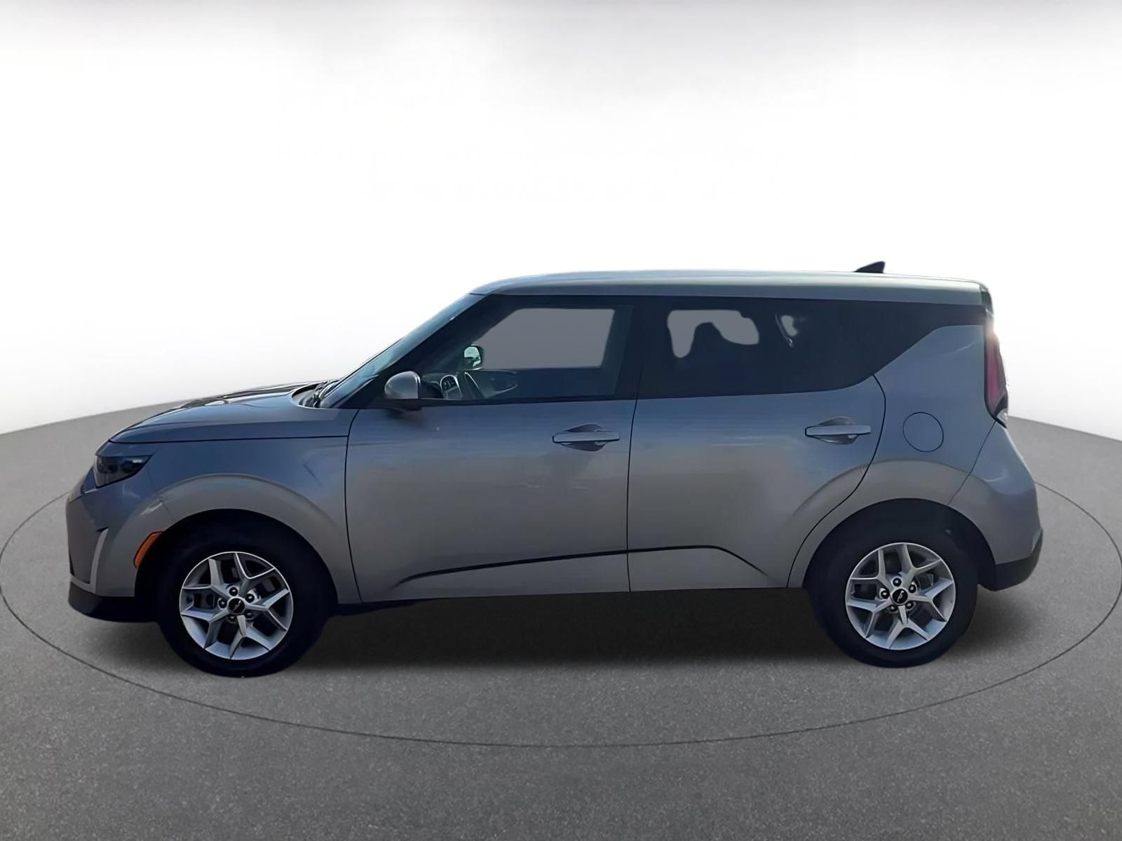 Used 2025 Kia Soul LX w/ LX Technology Package FWD image 8
