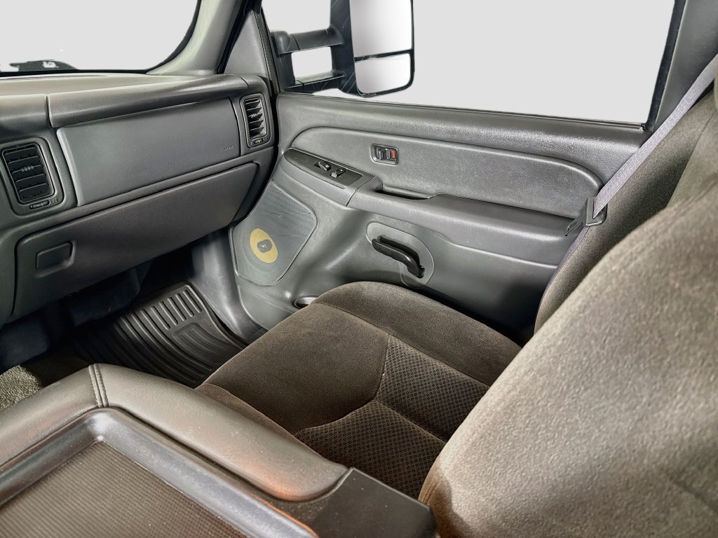 Used 2006 Chevrolet Silverado 2500 LT AWD/4WD image 20