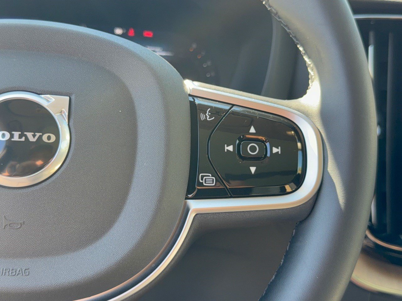 Certified 2026 Volvo XC60 B5 Plus AWD/4WD image 19