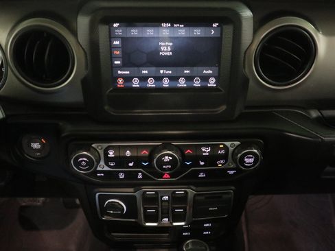 Used 2021 Jeep Gladiator Sport image 23