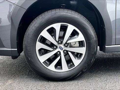 Used 2025 Subaru Outback Premium AWD/4WD image 32