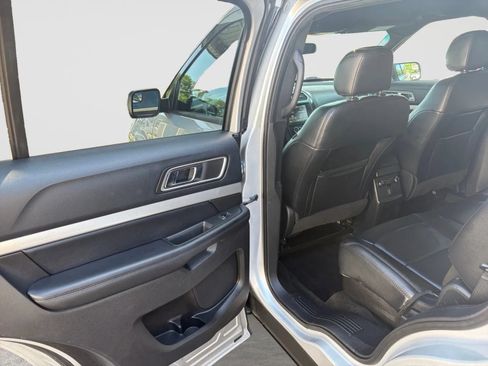 Used 2016 Ford Explorer XLT w/ Equipment Group 202A AWD/4WD image 14