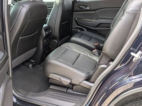 Used 2021 GMC Acadia SLT w/ Technology Package AWD/4WD image 23