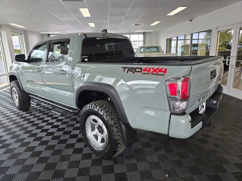 Used 2023 Toyota Tacoma TRD Off-Road w/ TRD Premium Off Road Package image 5