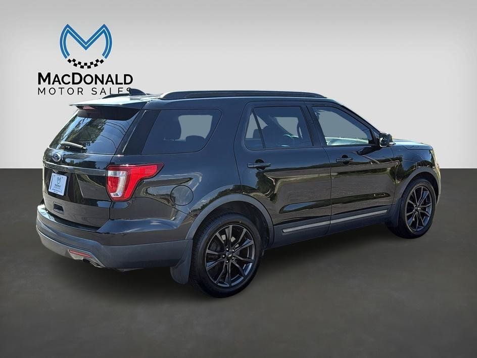Used 2017 Ford Explorer XLT w/ Equipment Group 202A FWD image 7