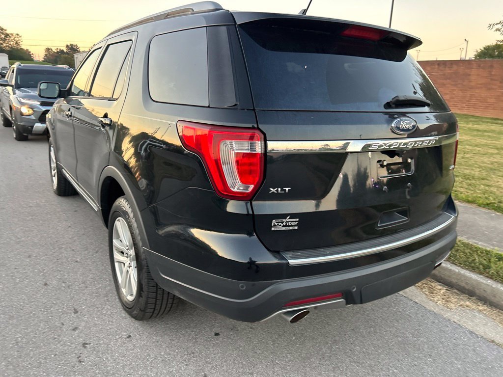 Used 2018 Ford Explorer XLT w/ Equipment Group 202A AWD/4WD image 4
