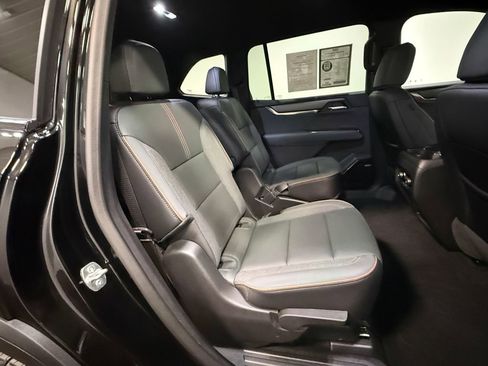 Used 2025 GMC Acadia AT4 image 14