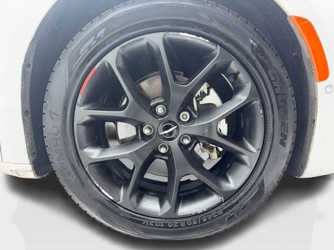 Used 2023 Chrysler Pacifica Limited w/ S Appearance Package FWD image 17