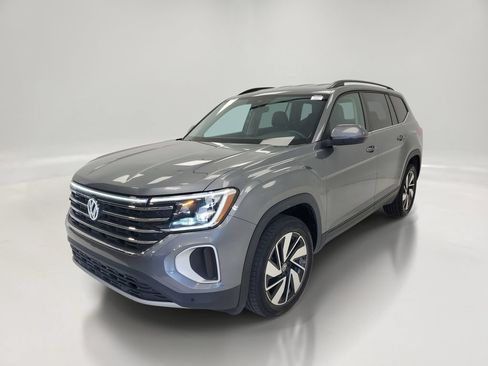 Used 2025 Volkswagen Atlas SE AWD/4WD image 3