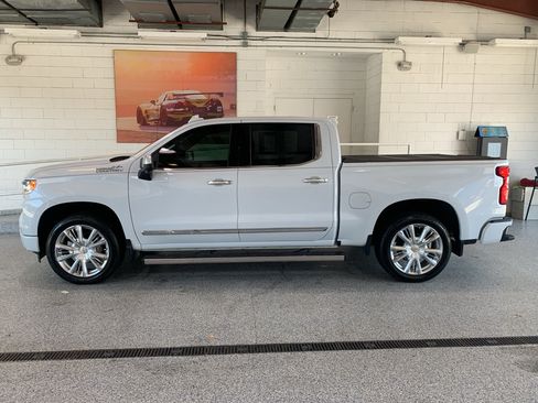 Used 2026 Chevrolet Silverado 1500 High Country AWD/4WD image 5