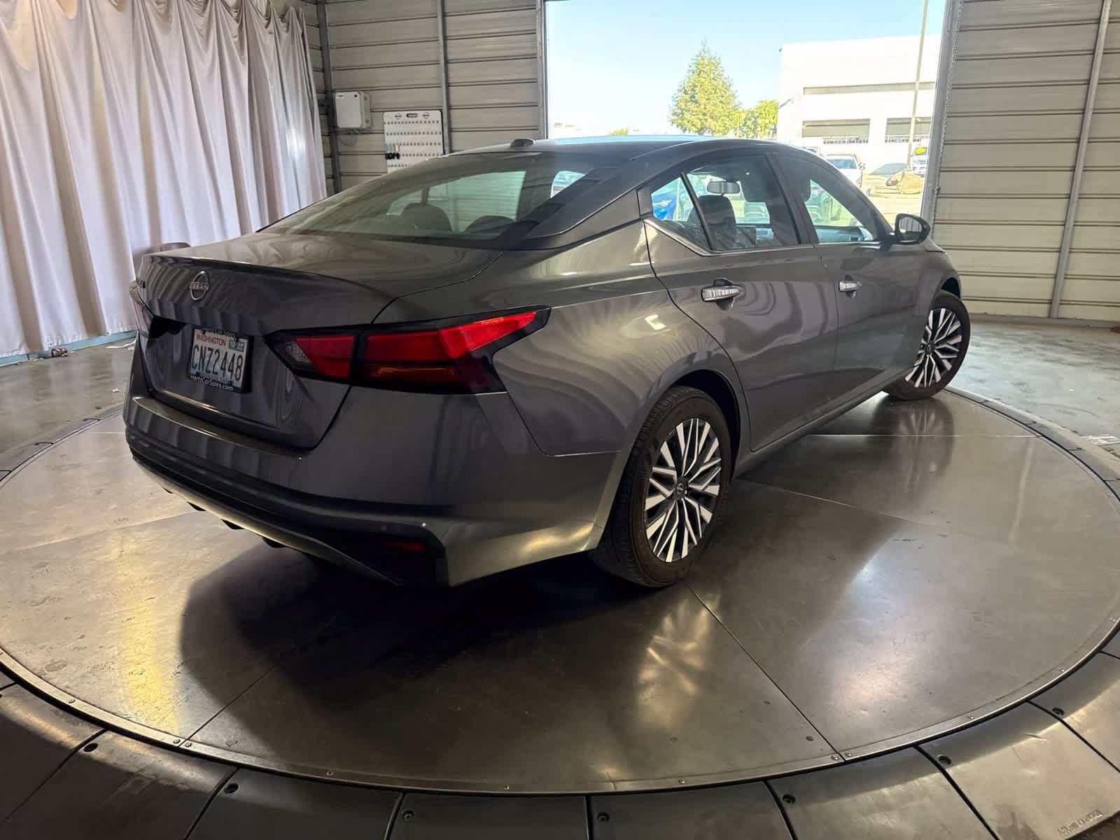 Used 2025 Nissan Altima 2.5 SV FWD image 4