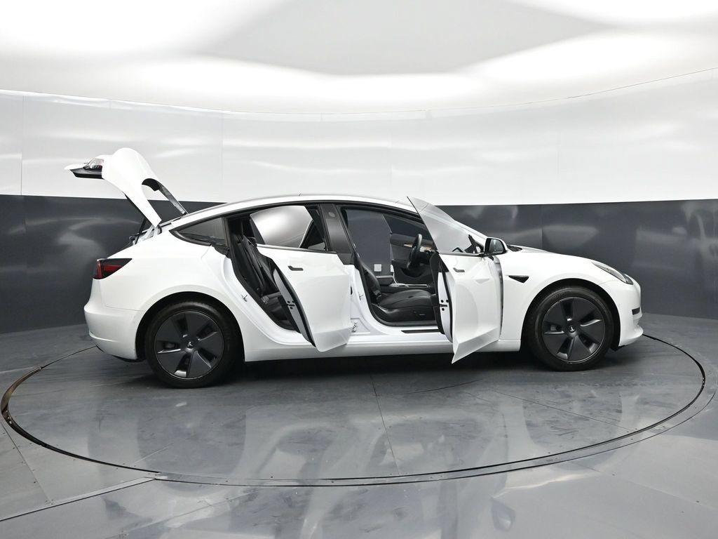 Used 2022 Tesla Model 3 RWD image 3
