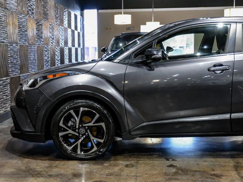 Used 2019 Toyota C-HR XLE FWD image 12