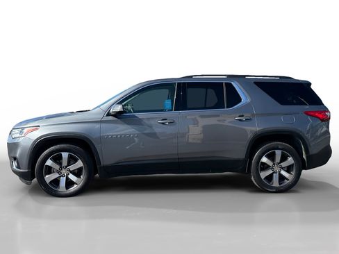 Used 2019 Chevrolet Traverse LT w/ LT Premium Package image 2