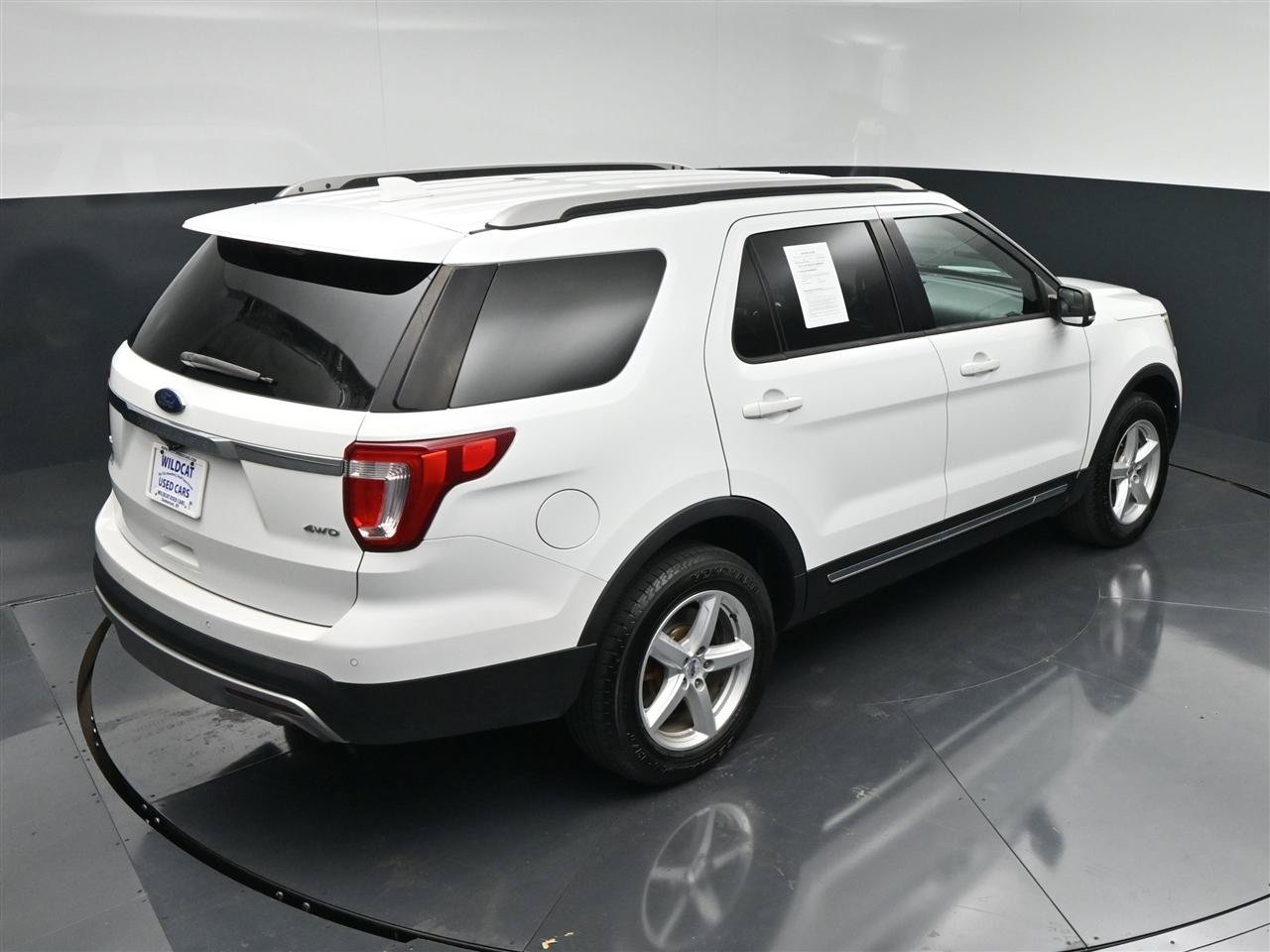 Used 2016 Ford Explorer XLT AWD/4WD image 25