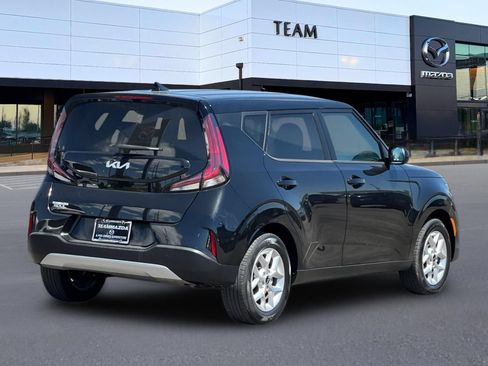Used 2025 Kia Soul LX w/ LX Technology Package FWD image 4