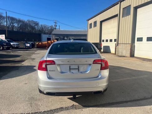 Used 2014 Volvo S60 T5 FWD image 11