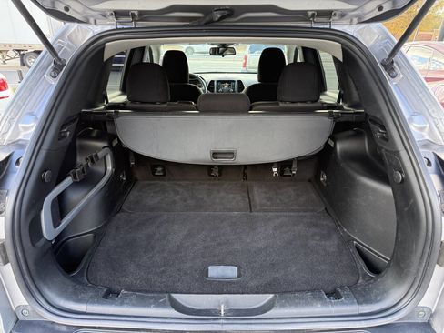 Used 2018 Jeep Cherokee Latitude image 12