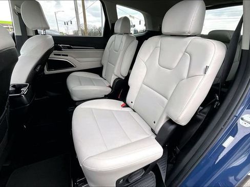 Used 2024 Kia Telluride S w/ S Sunroof Package FWD image 19