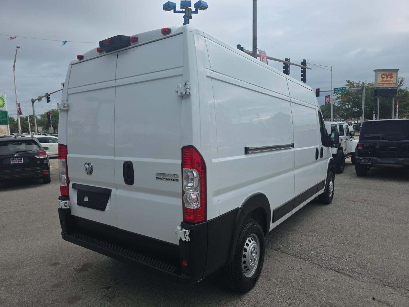 Used 2024 RAM ProMaster 2500 w/ Convenience Group FWD image 3