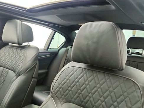 Used 2022 BMW 530e xDrive w/ Executive Package image 34