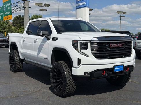 Used 2024 GMC Sierra 1500 AT4 w/ Technology Package AWD/4WD image 1