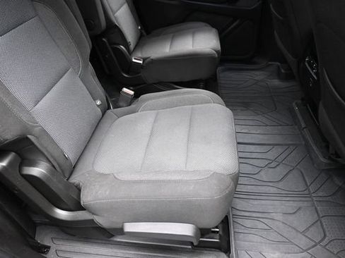 Used 2023 Chevrolet Traverse LT FWD image 29