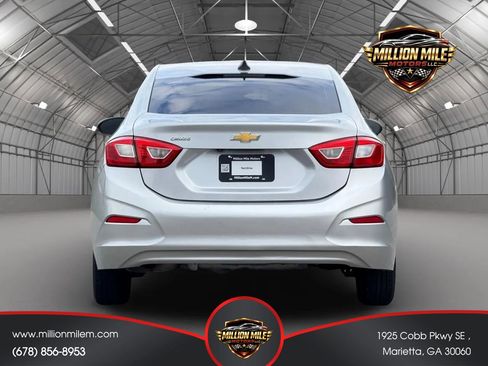 Used 2018 Chevrolet Cruze LS FWD image 4
