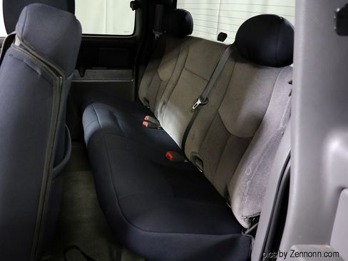 Used 2006 GMC Sierra 2500 SLE w/ Snow Plow Prep Package image 11