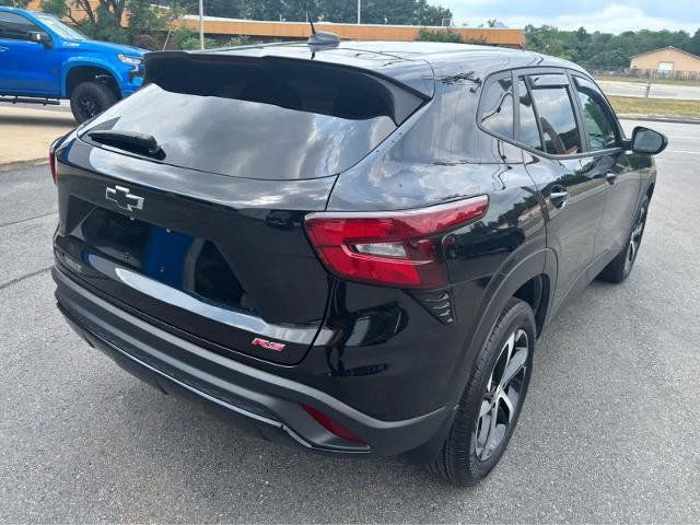 Used 2025 Chevrolet Trax RS w/ Sunroof Package FWD image 11