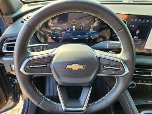 Used 2025 Chevrolet Traverse LT w/ Driver Confidence Package image 10