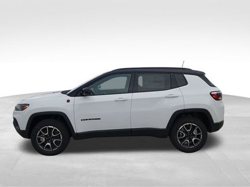 New 2026 Jeep Compass Trailhawk image 2