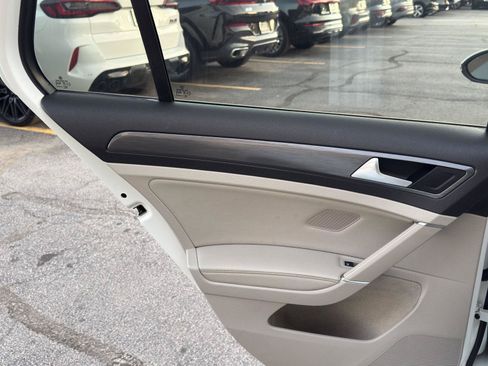 Used 2019 Volkswagen Golf SE FWD image 24