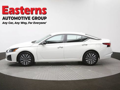 Used 2025 Nissan Altima 2.5 SV FWD image 58
