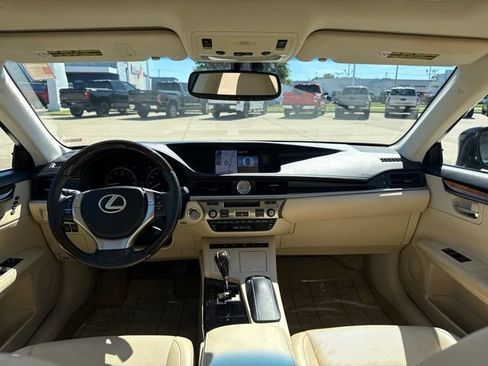 Used 2014 Lexus ES 350 w/ Luxury Package FWD image 12