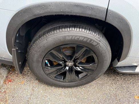 Certified 2025 Toyota Highlander XLE AWD/4WD image 12