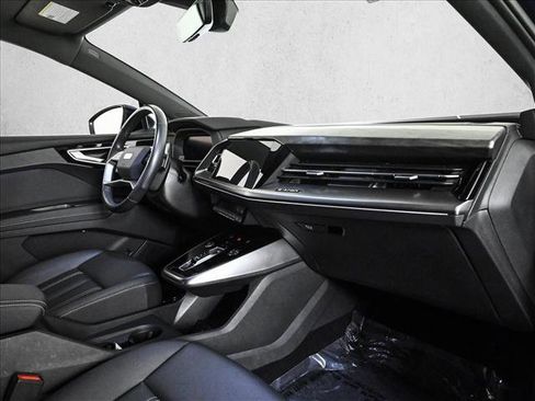 Used 2024 Audi Q4 e-tron Prestige image 23