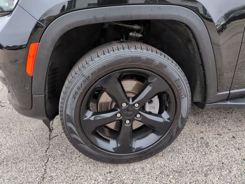 Used 2023 Jeep Grand Cherokee L Limited w/ Luxury Tech Group II image 14