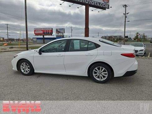 Used 2025 Toyota Camry LE image 23